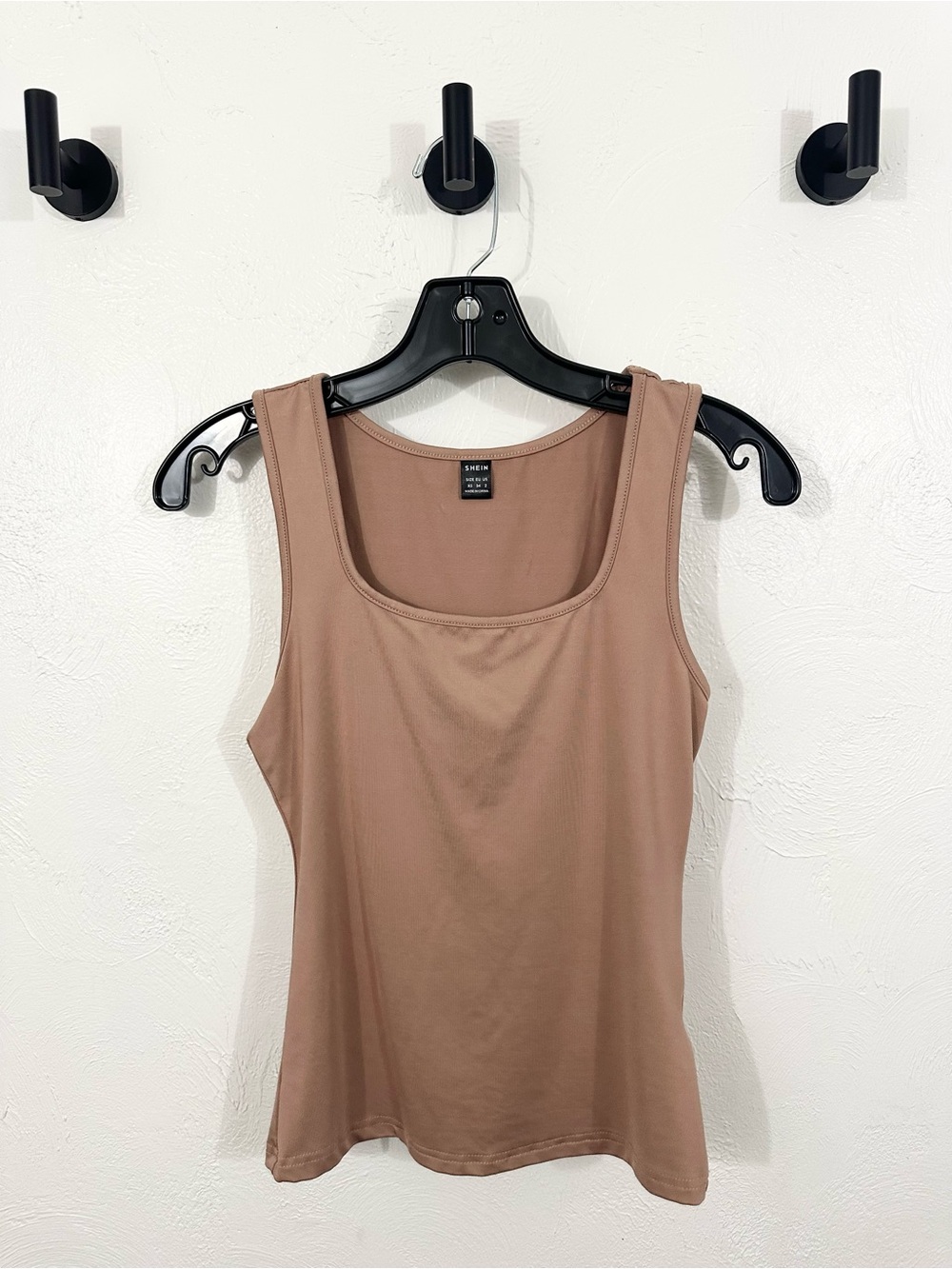 Basic Scoop Neck Tank Top - Brown
